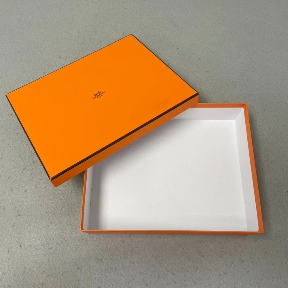 Hermes orange magnetic